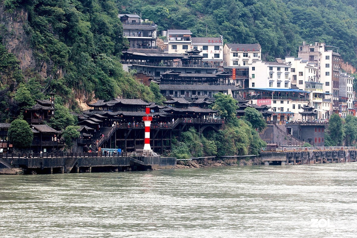 西陵峡景色（一组小白兔风光）