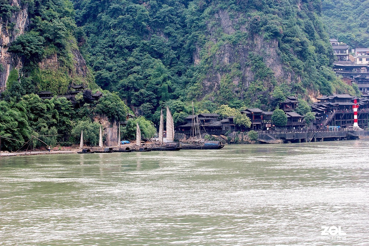 西陵峡景色（一组小白兔风光）