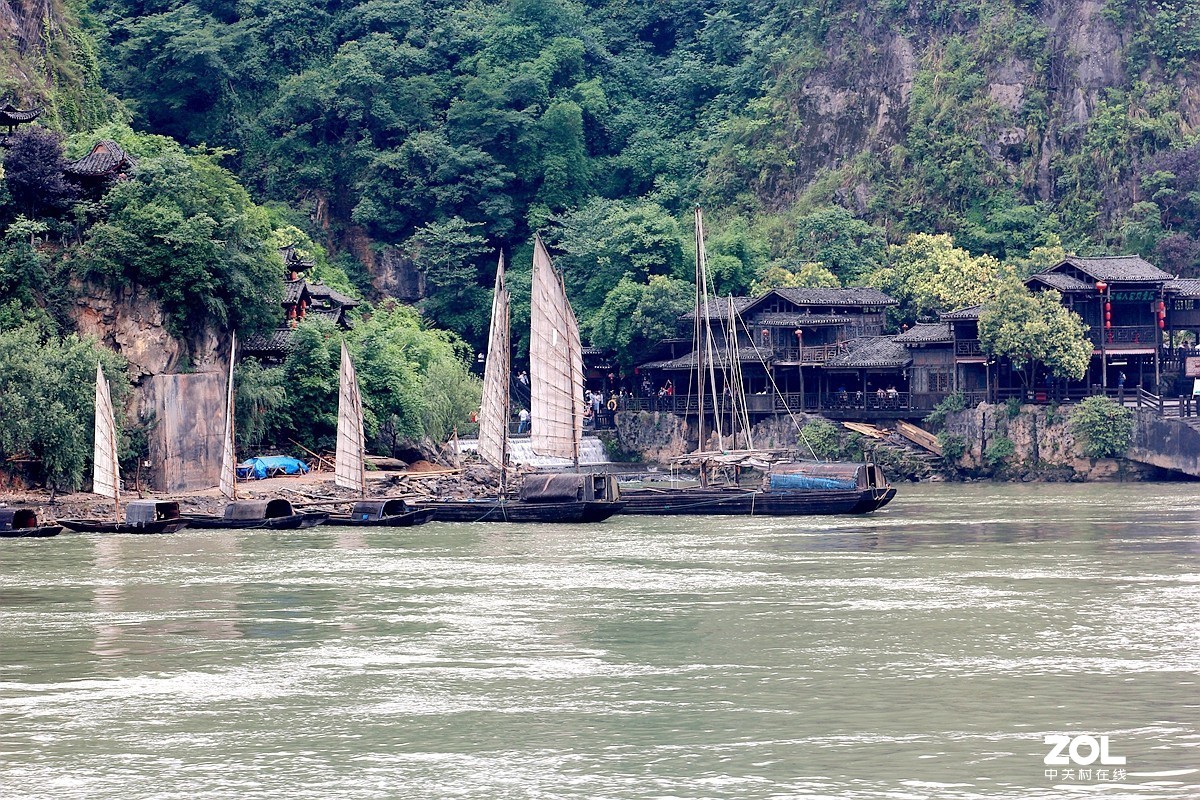 西陵峡景色（一组小白兔风光）