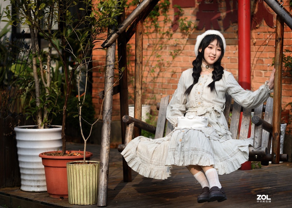 穿洛丽塔的高三女生