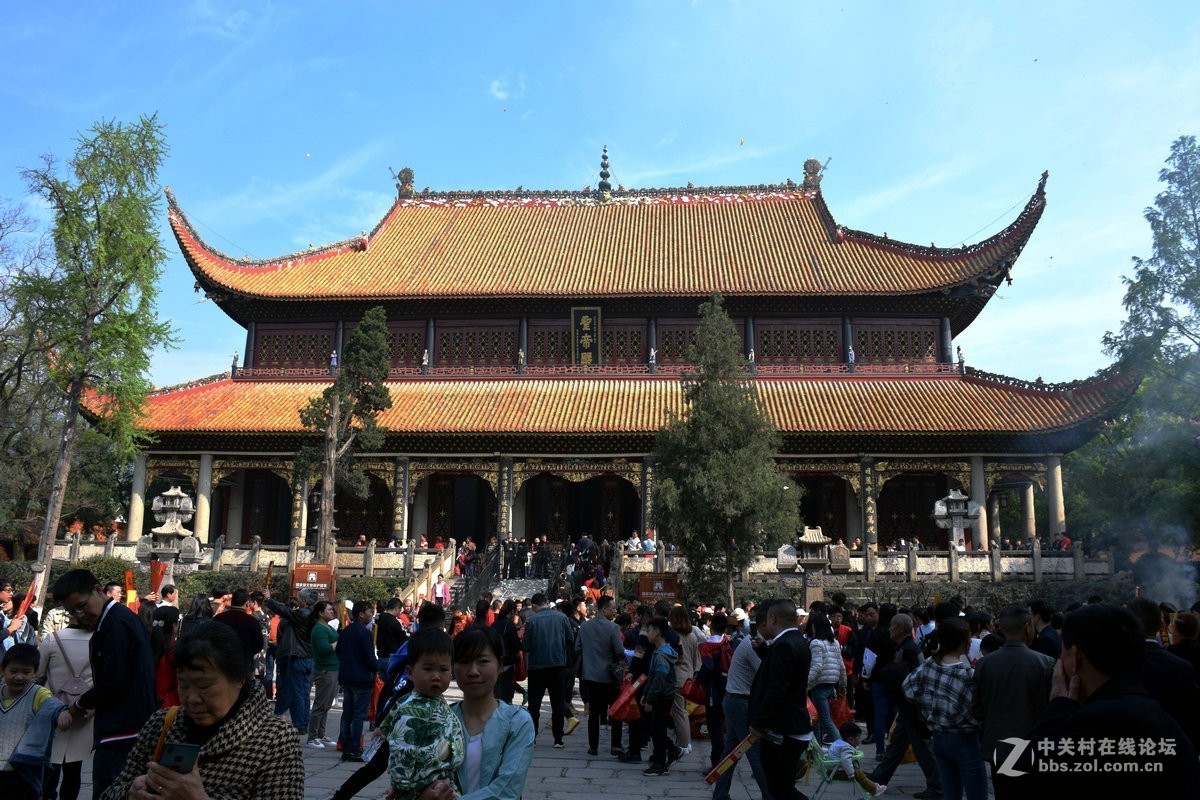 南岳祈福朝拜圣帝殿
