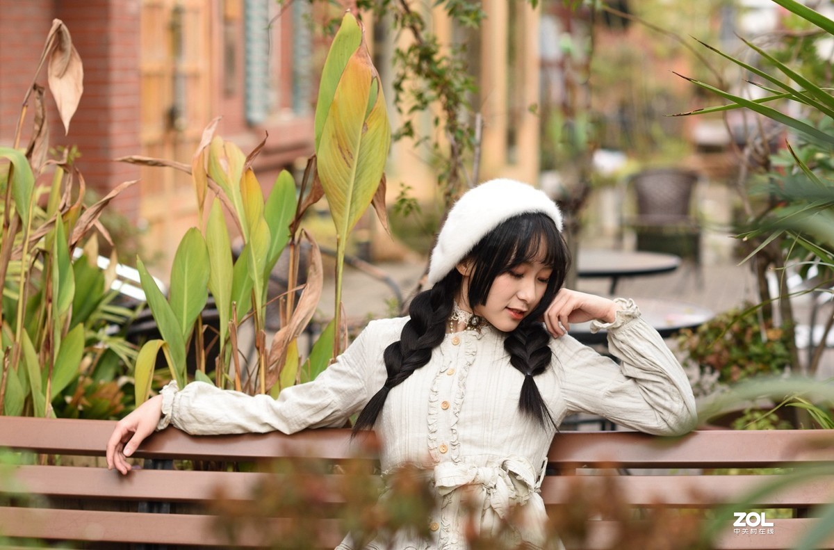 穿洛丽塔的高三女生