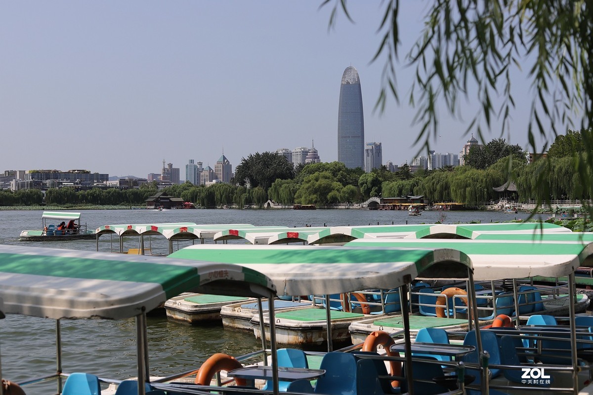 50头 游大明湖  ，天太热，拍不到妹子