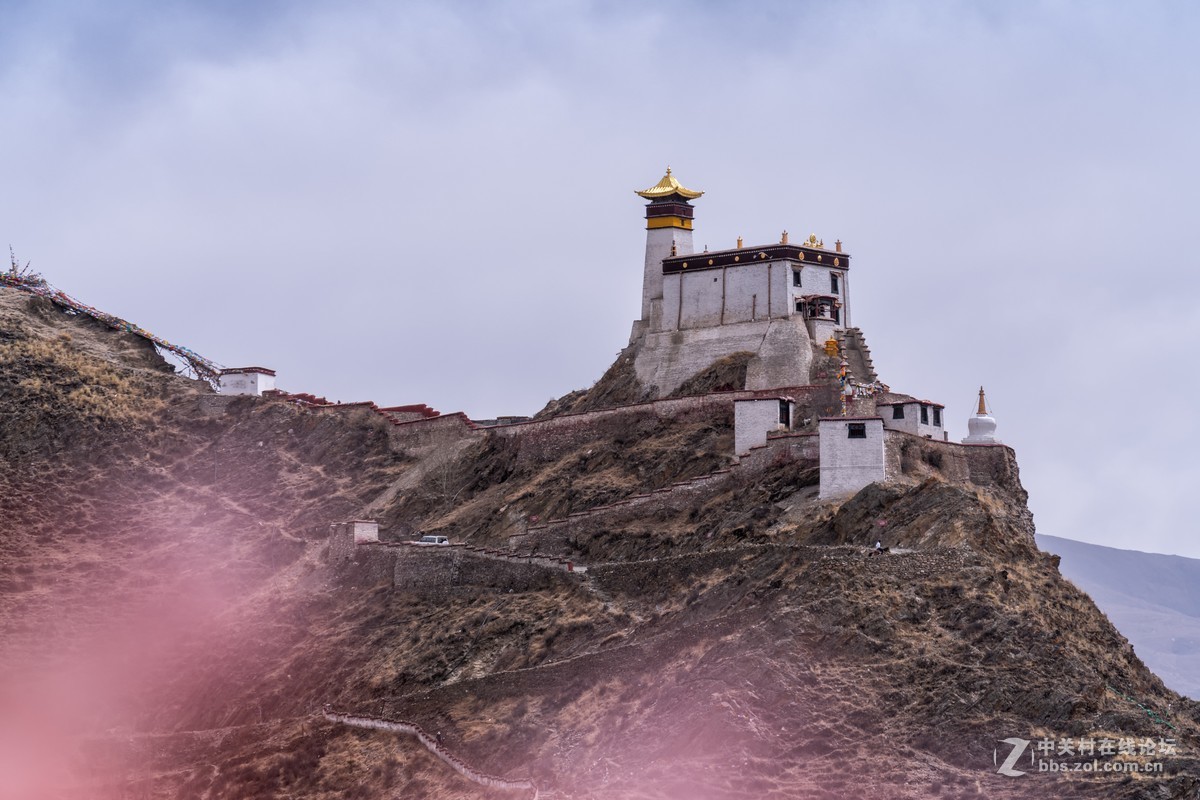 西藏第一宫殿--雍布拉康外貌