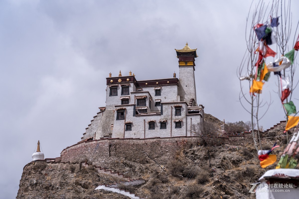 西藏第一宫殿--雍布拉康外貌