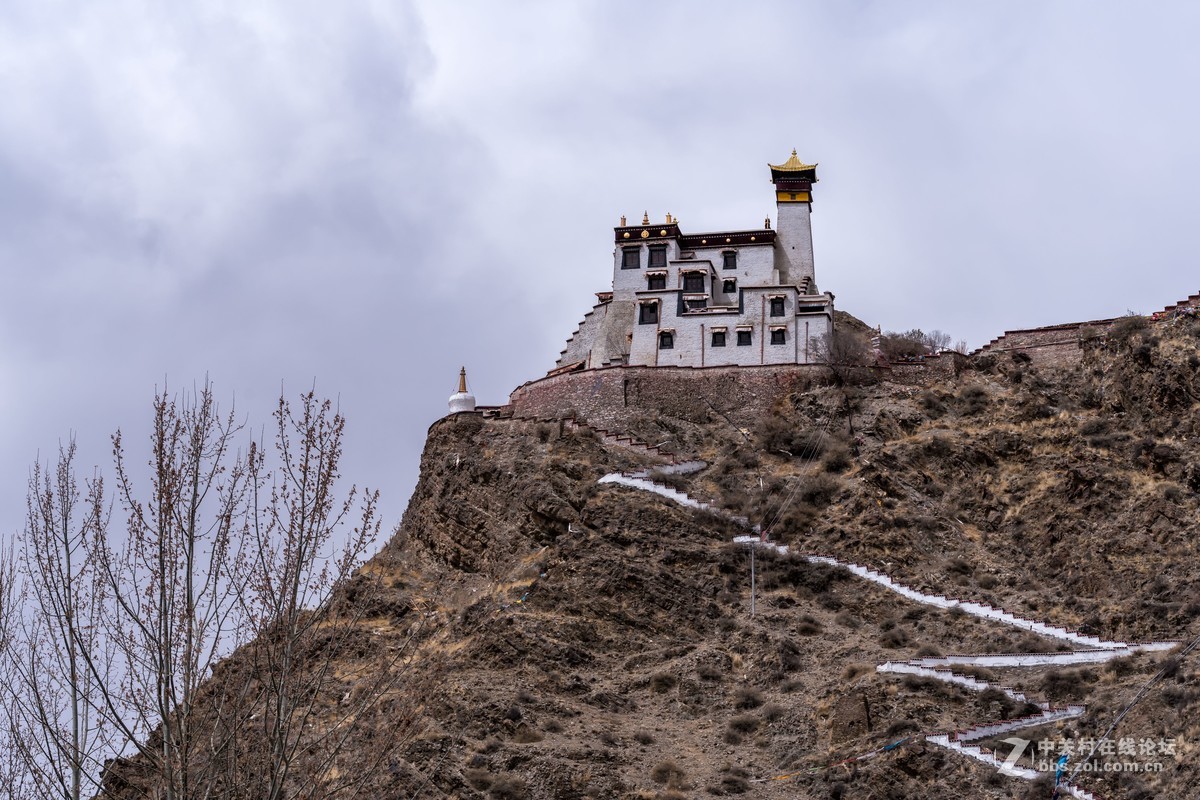 西藏第一宫殿--雍布拉康外貌