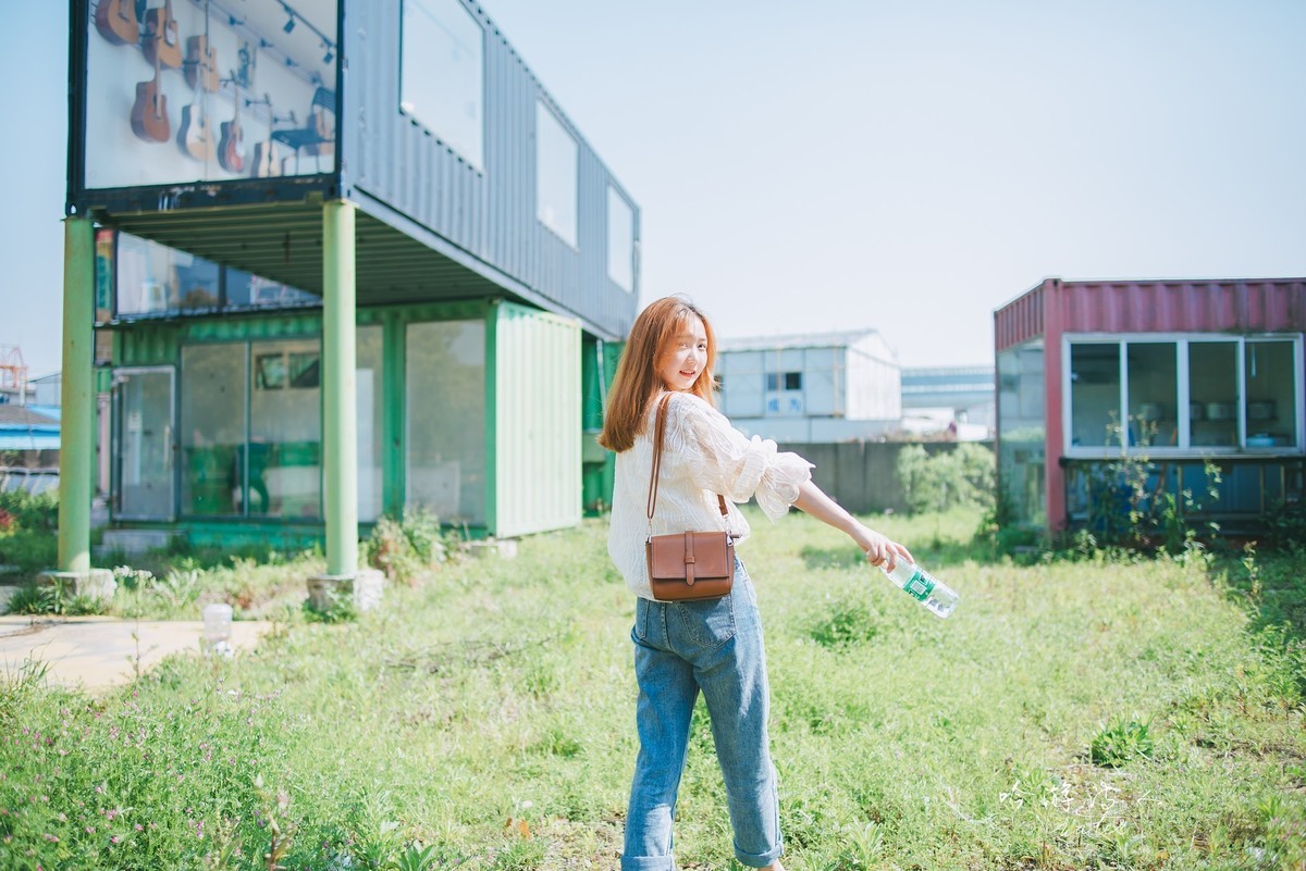 一个很夏天的春日下午 --- D750+ 28 1.4D百变妖+ 个别85 1.4G  ?