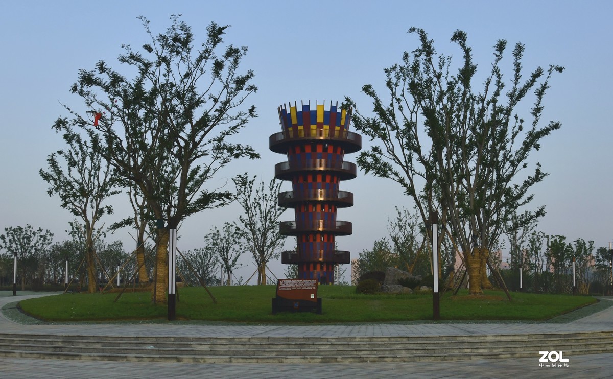 刚建好的滨河公园