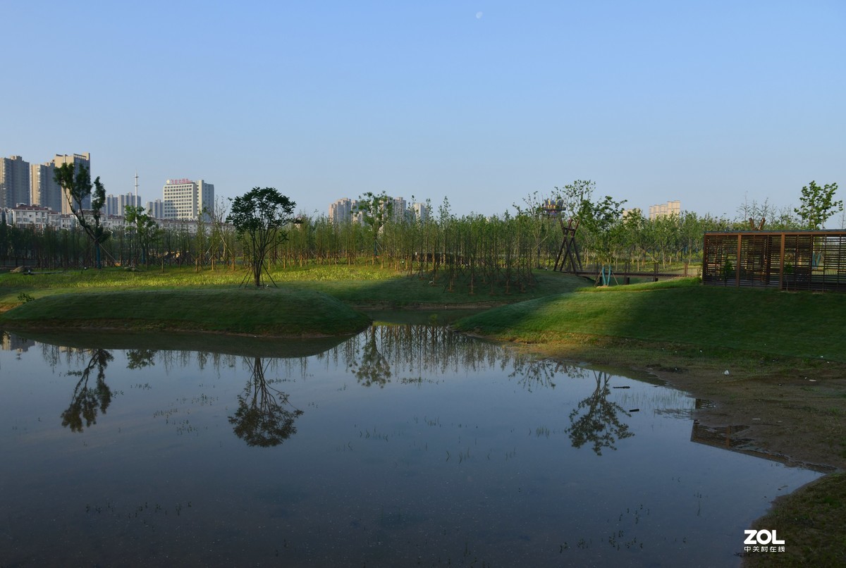 刚建好的滨河公园