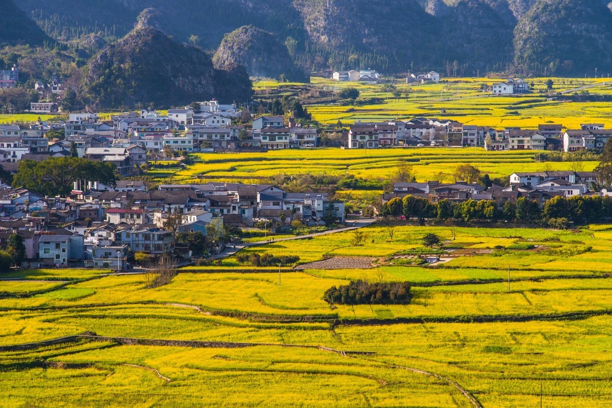 彩云之南之贵州兴义------遥看下纳灰村