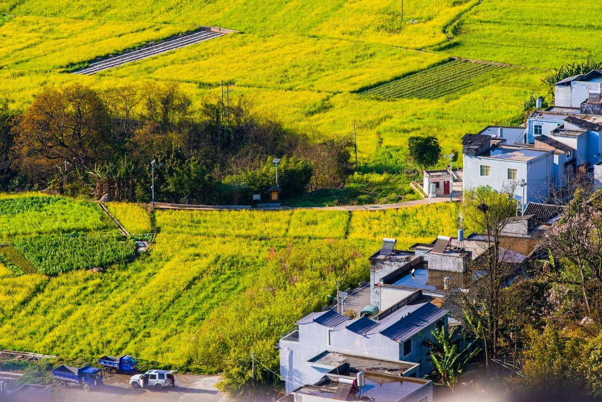 彩云之南之贵州兴义------遥看下纳灰村