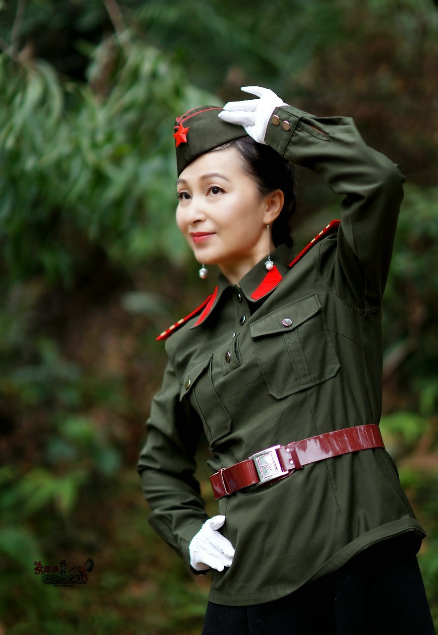 昔日文艺女兵晓琳