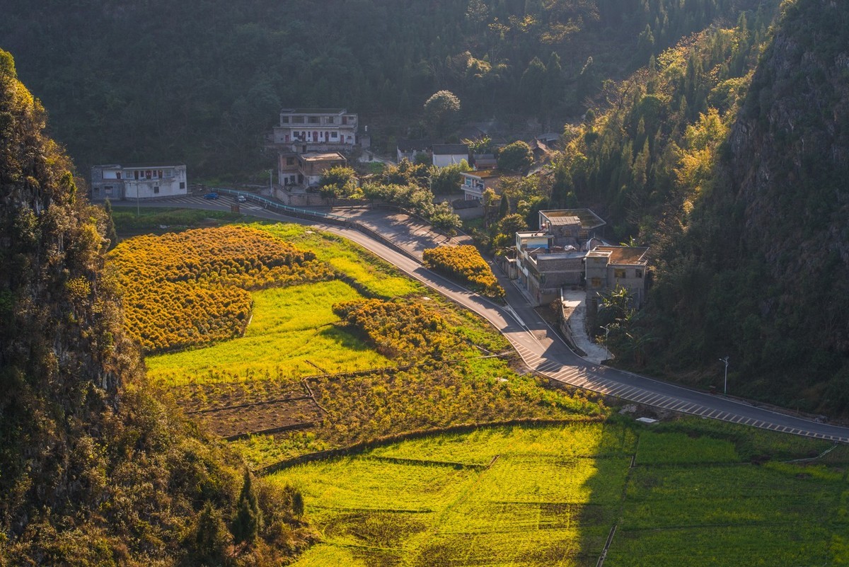 彩云之南之贵州兴义------遥看下纳灰村