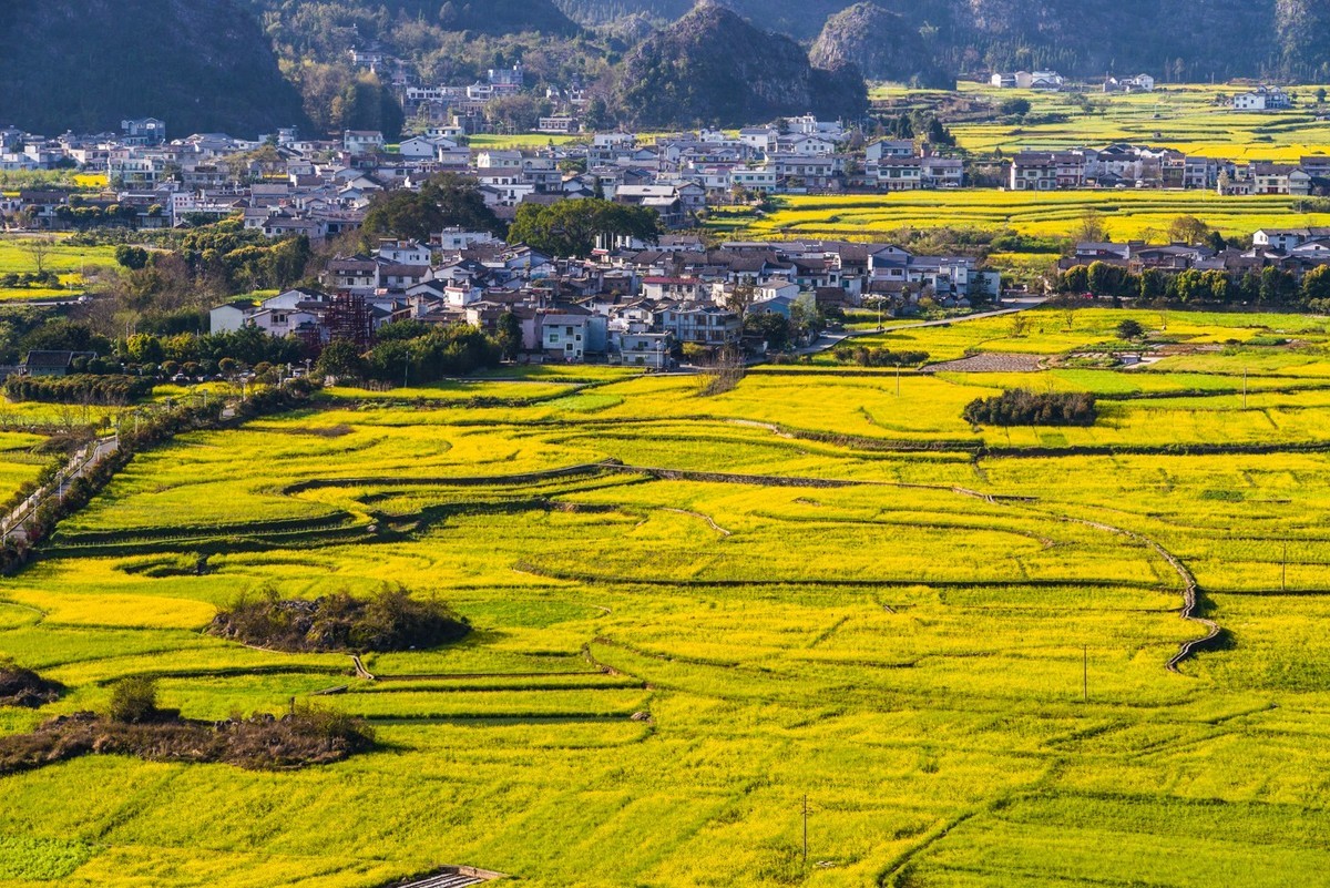 彩云之南之贵州兴义------遥看下纳灰村