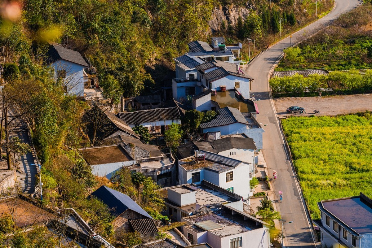 彩云之南之贵州兴义------遥看下纳灰村