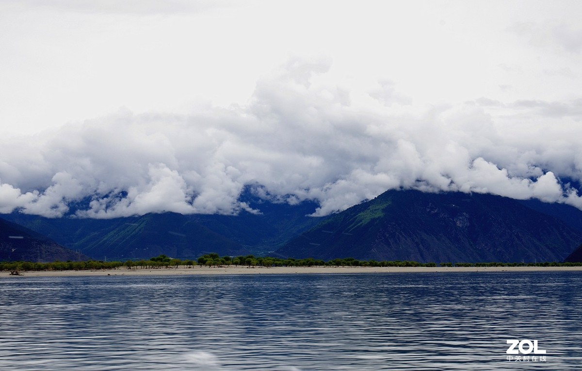 『船游雅鲁藏布江与尼洋河汇流处』123...12P