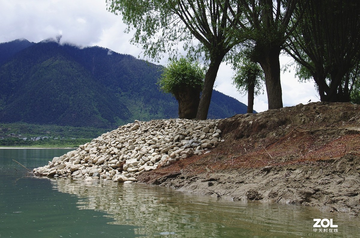 『船游雅鲁藏布江与尼洋河汇流处』123...12P