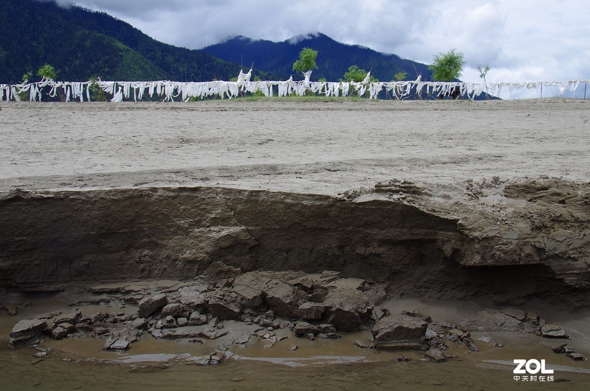 『船游雅鲁藏布江与尼洋河汇流处』123...12P