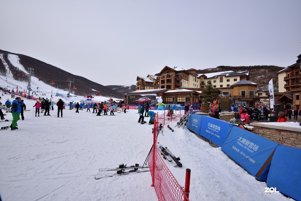 太子城高铁站与太舞小镇