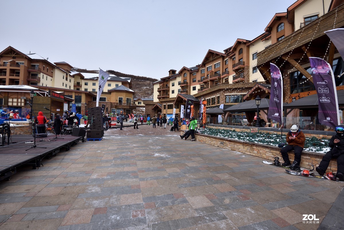 太子城高铁站与太舞小镇