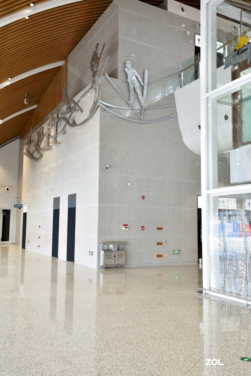 太子城高铁站与太舞小镇