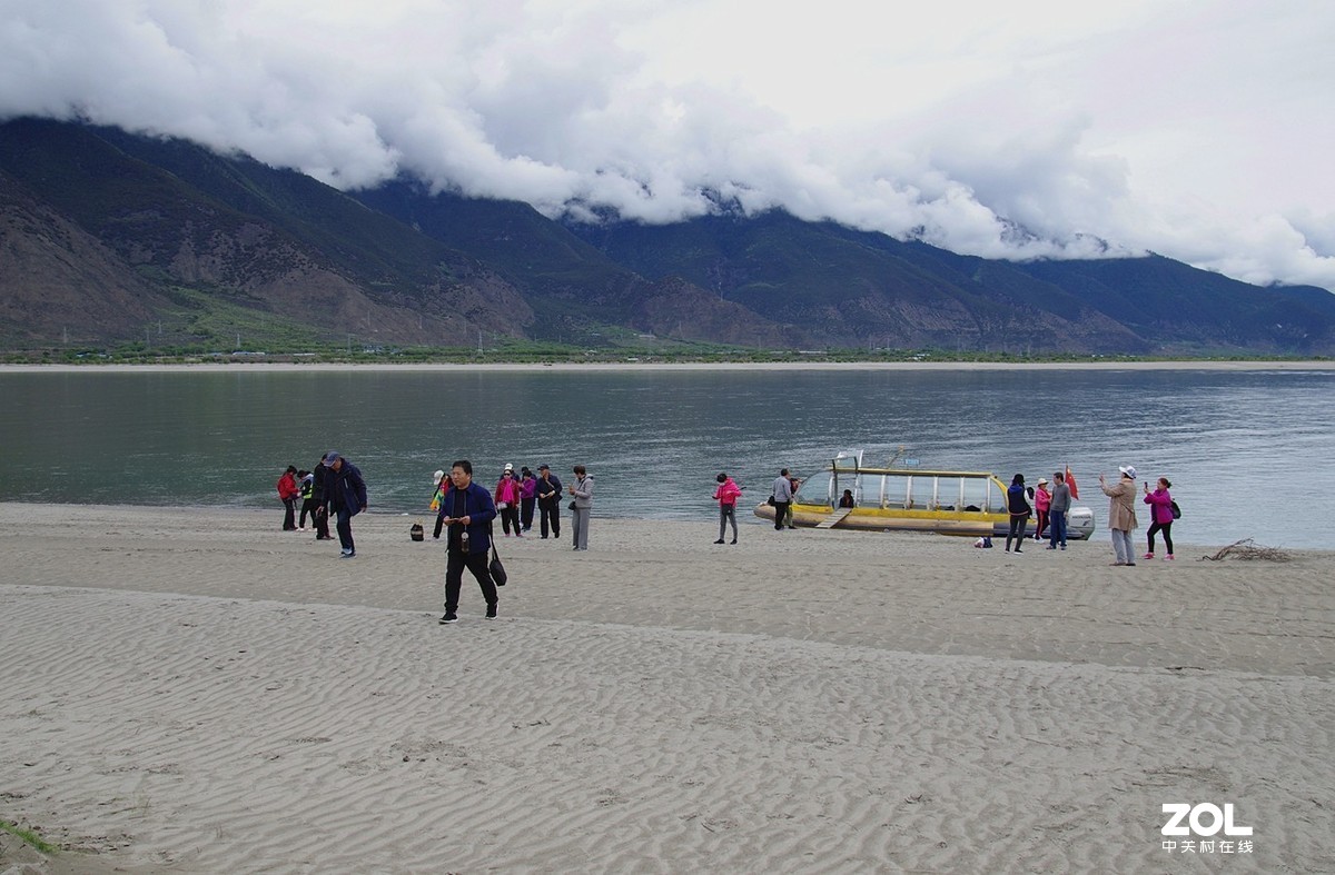 『船游雅鲁藏布江与尼洋河汇流处』123...12P