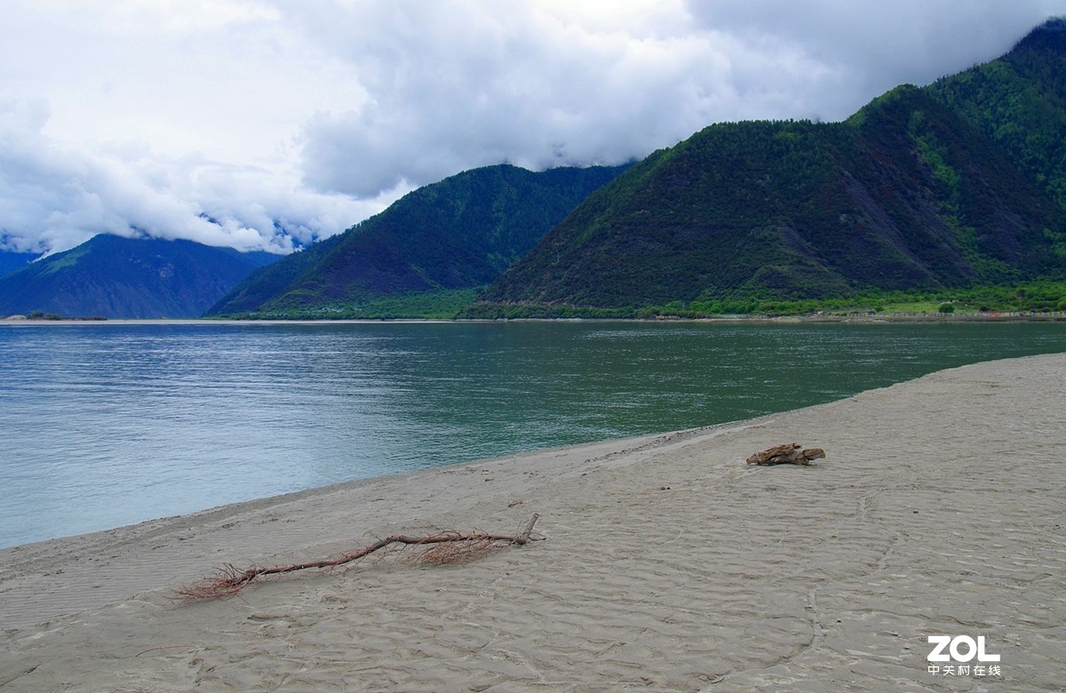 『船游雅鲁藏布江与尼洋河汇流处』123...12P