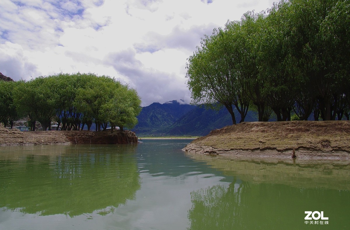 『船游雅鲁藏布江与尼洋河汇流处』123...12P