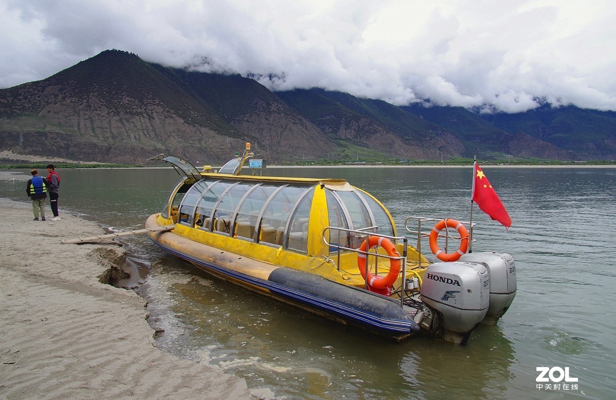 『船游雅鲁藏布江与尼洋河汇流处』123...12P