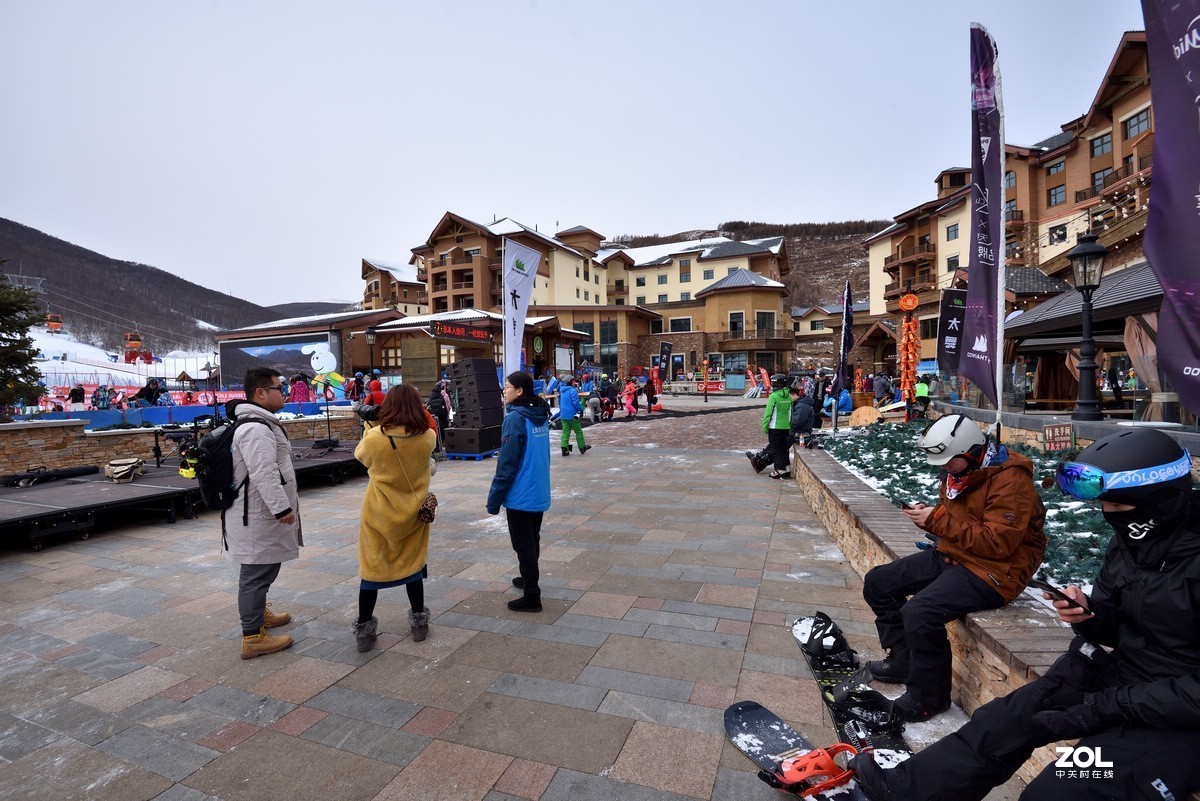 太子城高铁站与太舞小镇