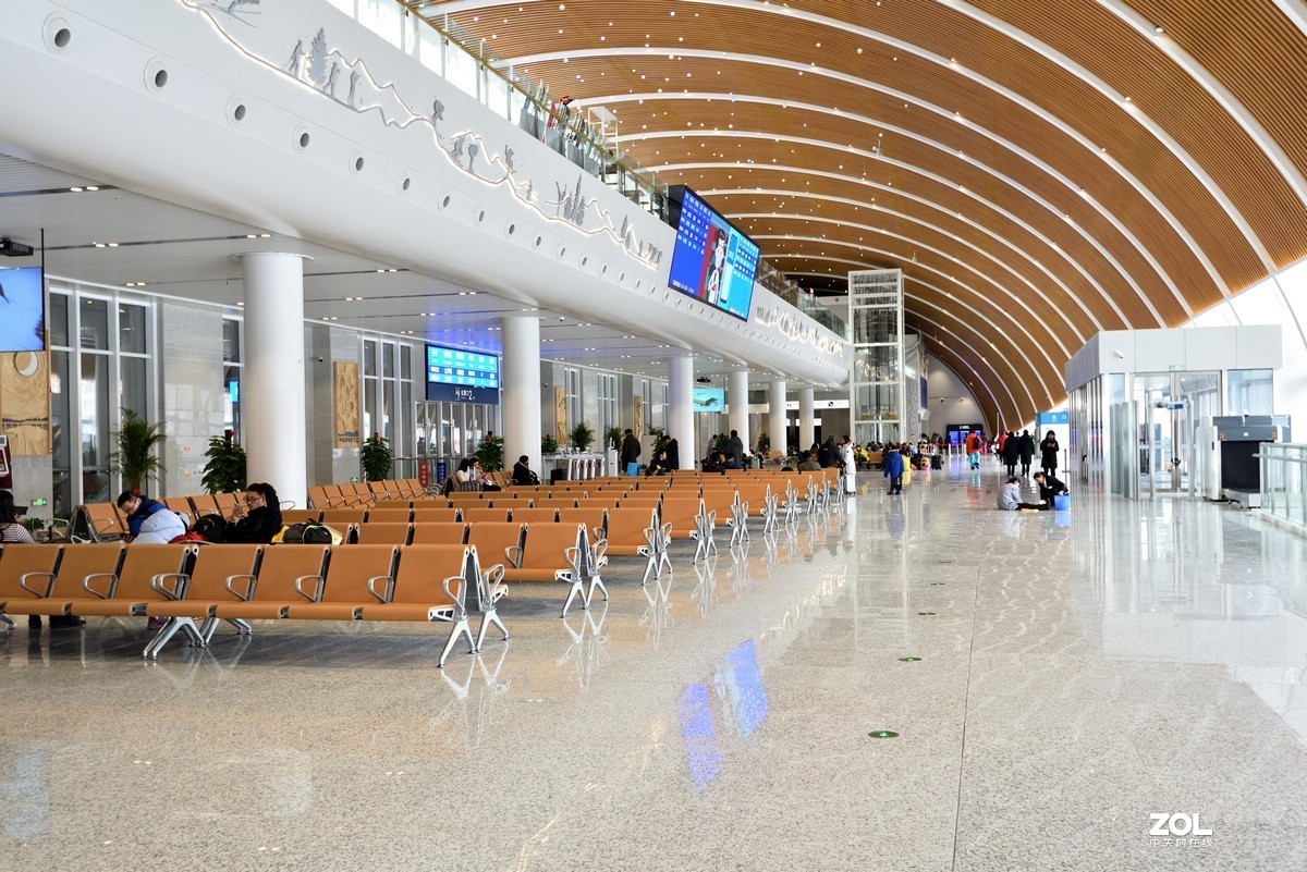 太子城高铁站与太舞小镇