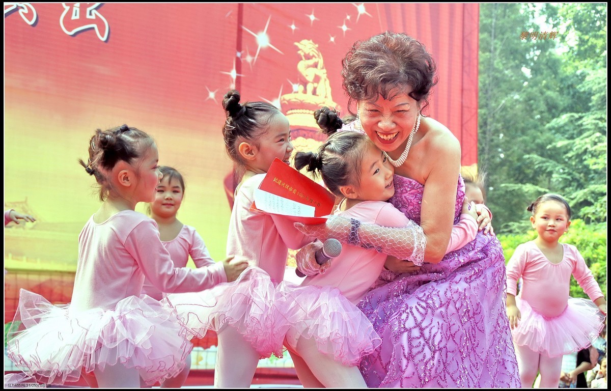 宝贝们，你们演得太棒了！