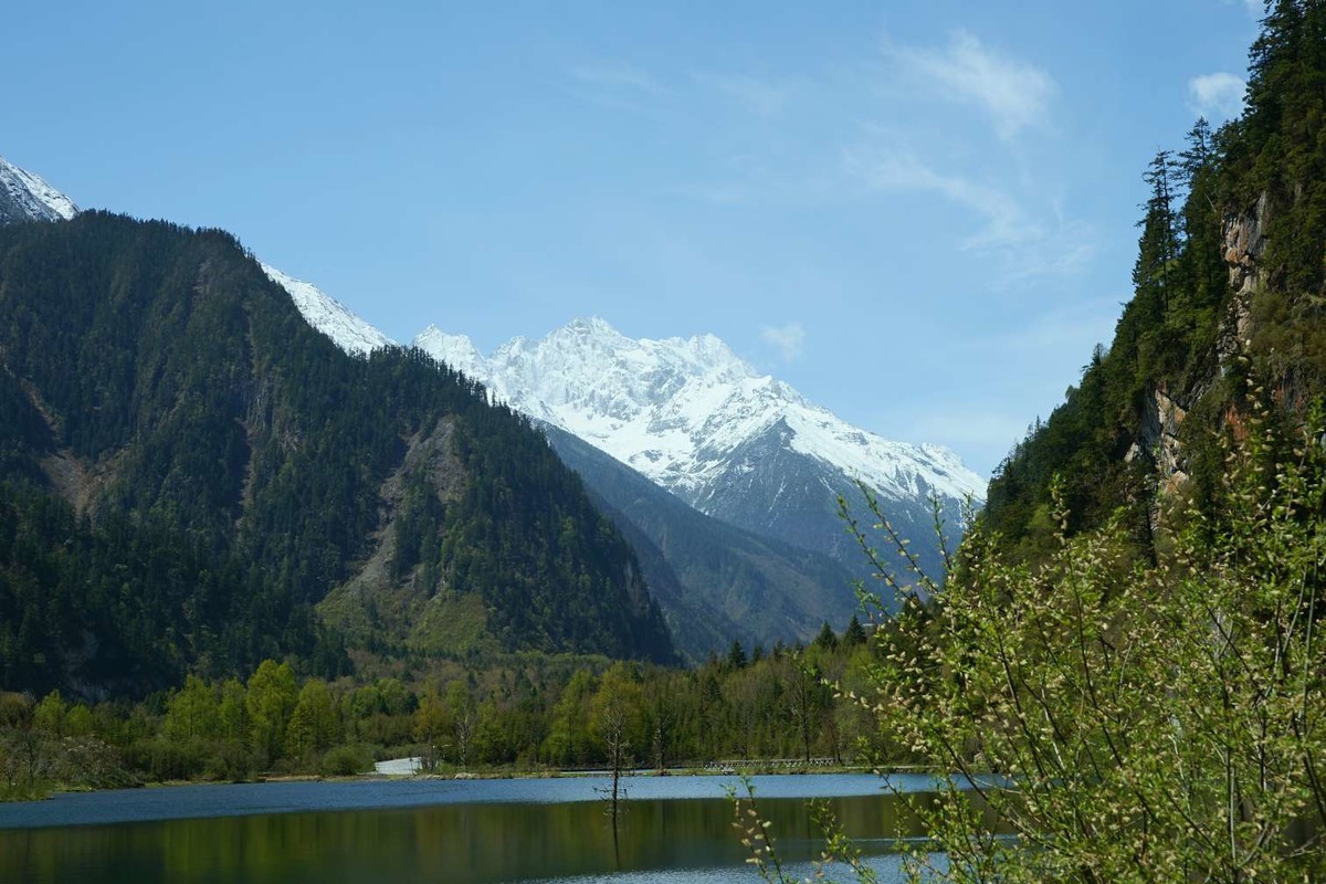 五月的雪山（四川毕棚沟）