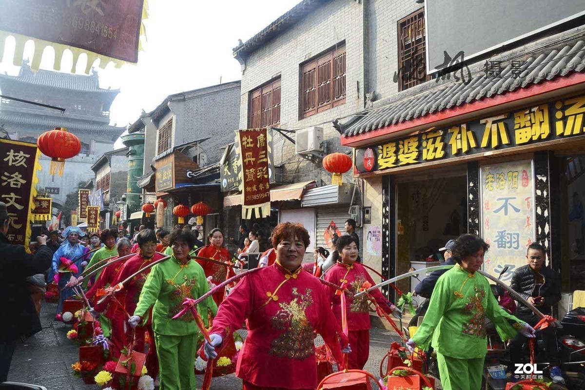 【资料片】洛阳，狗年正月十五社火盛宴