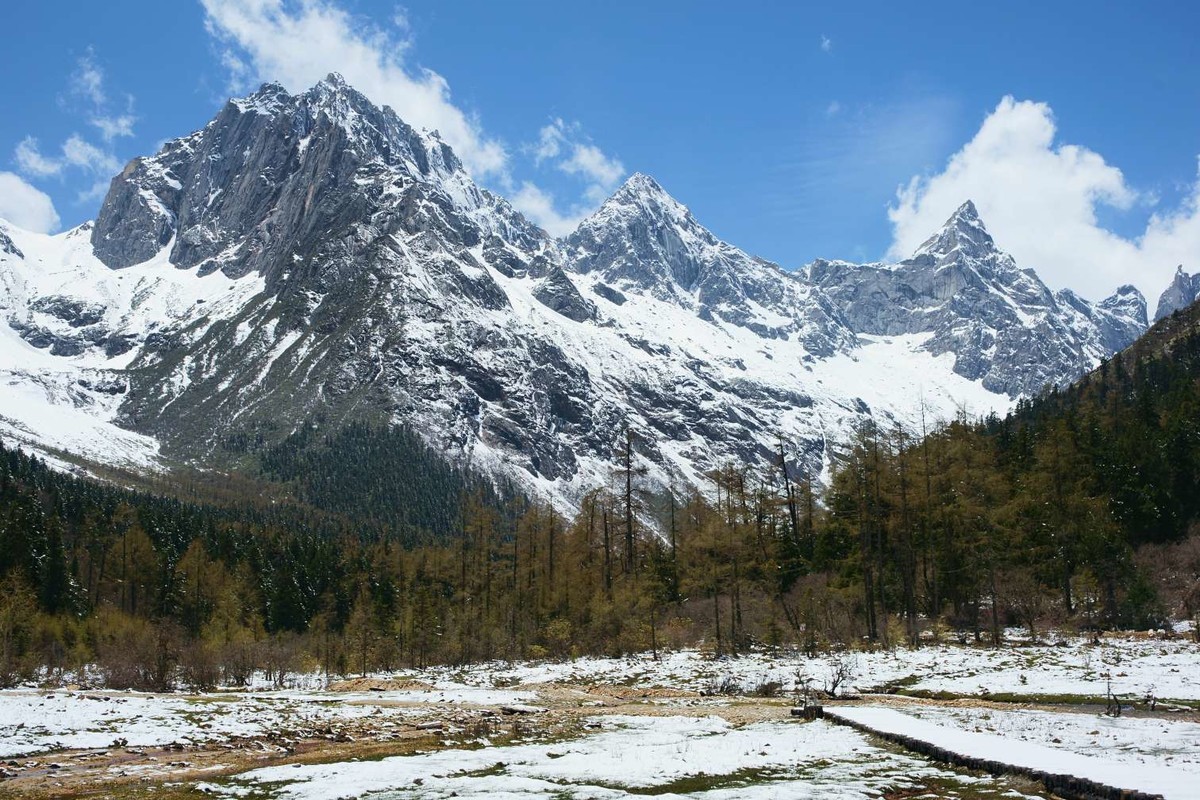 五月的雪山（四川毕棚沟）