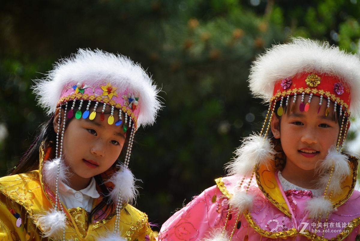 四月花事稠，乐坏看花人