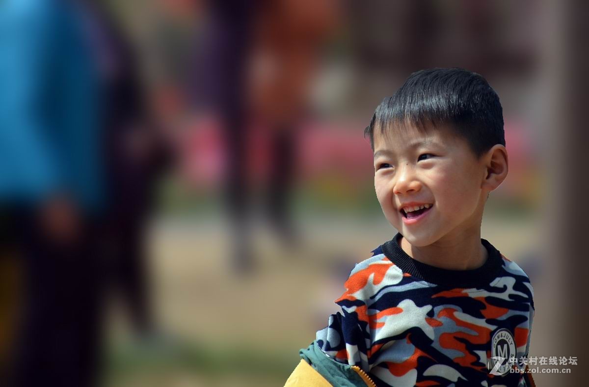 四月花事稠，乐坏看花人