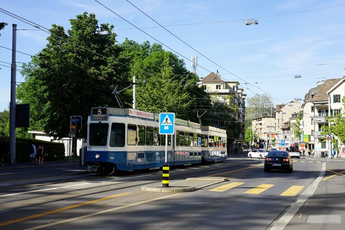 2019-06-02 瑞士旅行记录：Zurich 的班霍夫大街和利马特河（Limmat）伴