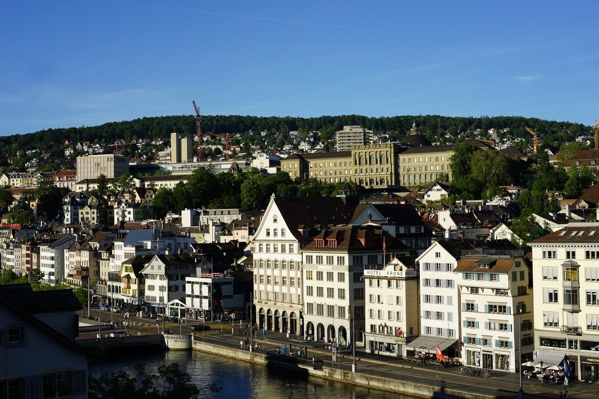2019-06-02 瑞士旅行记录：Zurich 的班霍夫大街和利马特河（Limmat）伴