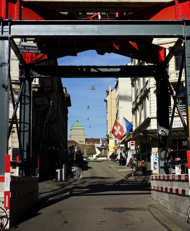 2019-06-02 瑞士旅行记录：Zurich 的班霍夫大街和利马特河（Limmat）伴