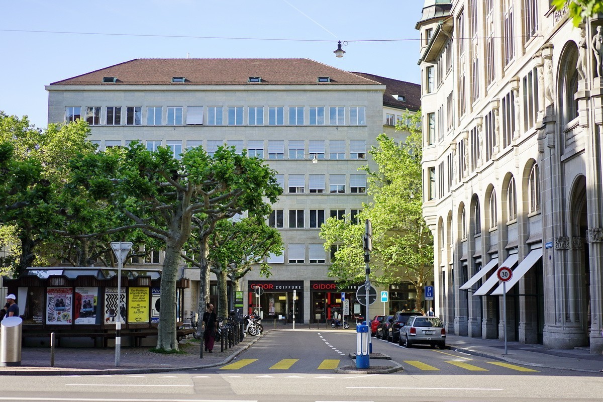 2019-06-02 瑞士旅行记录：Zurich 的班霍夫大街和利马特河（Limmat）伴