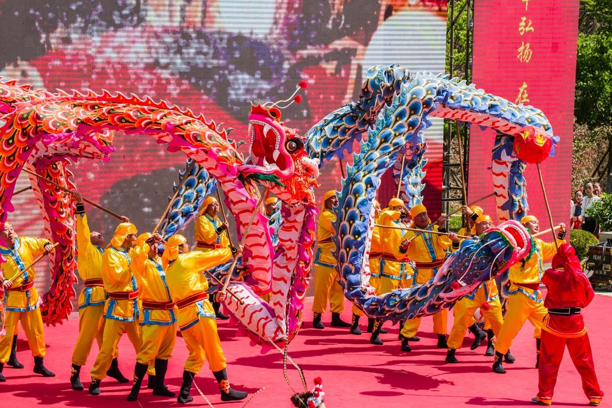 渴望春天端午舞龙和民粹表演