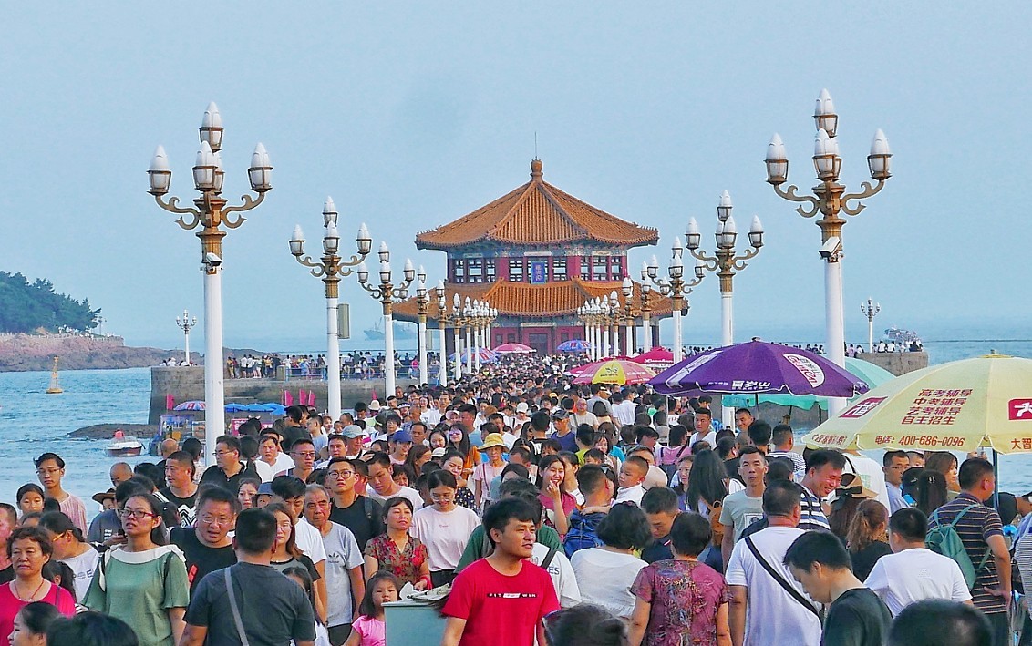 随拍片，确切的说是《青岛中山路》看内容是《无题》都是手机做后期的试验品看效果的！