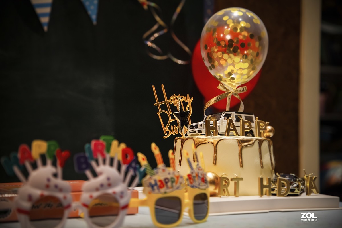 孩子过生日，随便捏了几张，对了，顺便还拍了张做电脑桌面