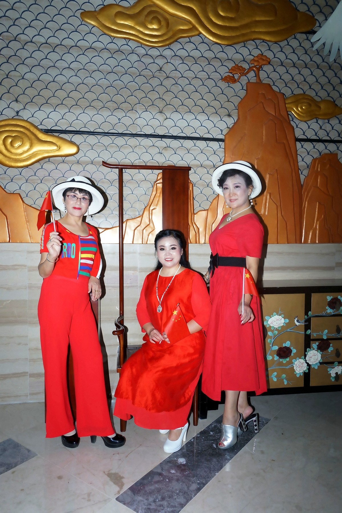 室内环境人像----武汉玫瑰艺术团的美女们参赛在九真山！