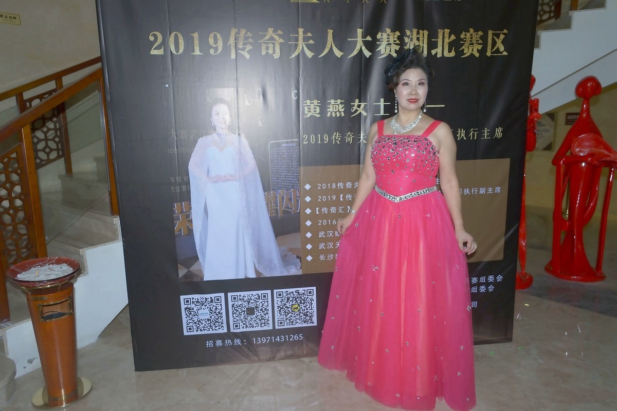 室内环境人像----武汉玫瑰艺术团的美女们参赛在九真山！