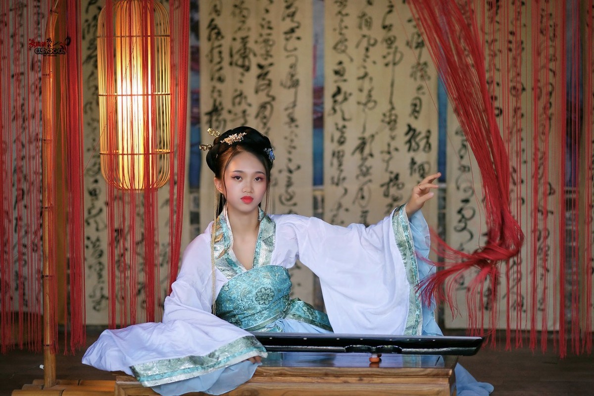 古装古筝美女小欧