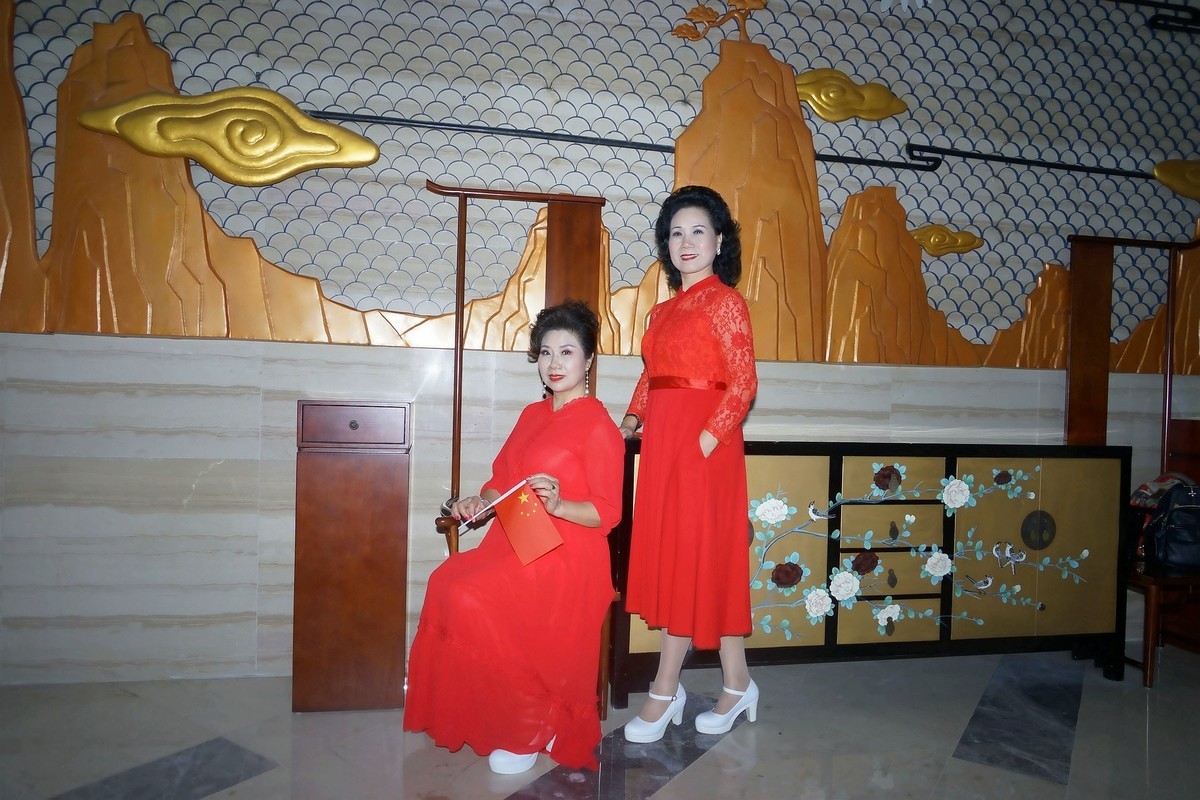 室内环境人像----武汉玫瑰艺术团的美女们参赛在九真山！