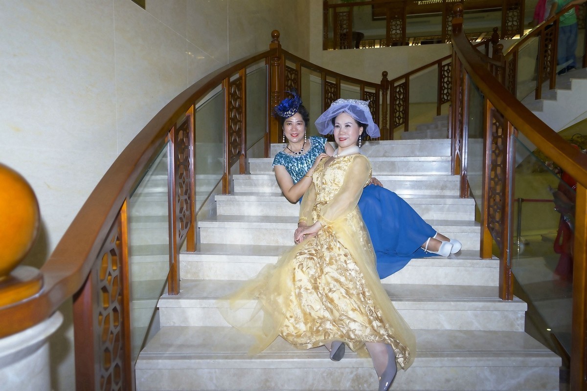 室内环境人像----武汉玫瑰艺术团的美女们参赛在九真山！