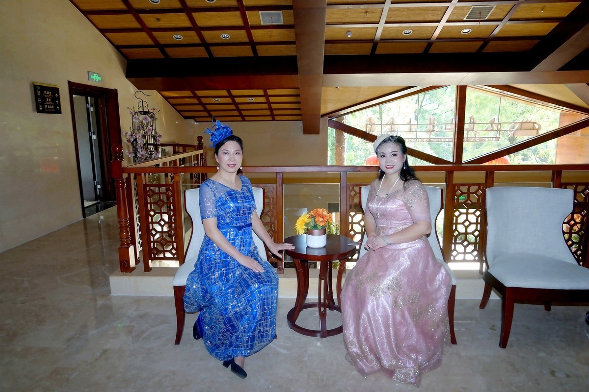 室内环境人像----武汉玫瑰艺术团的美女们参赛在九真山！